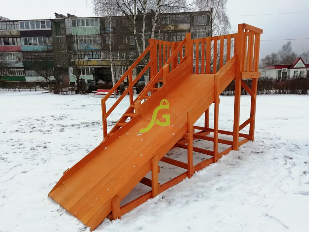 Деревянная зимняя горка Snow Fox, скат 4 м
